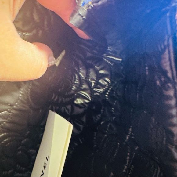 New Rare Chanel Camellia Black Gold Lambskin Embossed Leather Cosmetic Travel Po - Picture 12 of 13